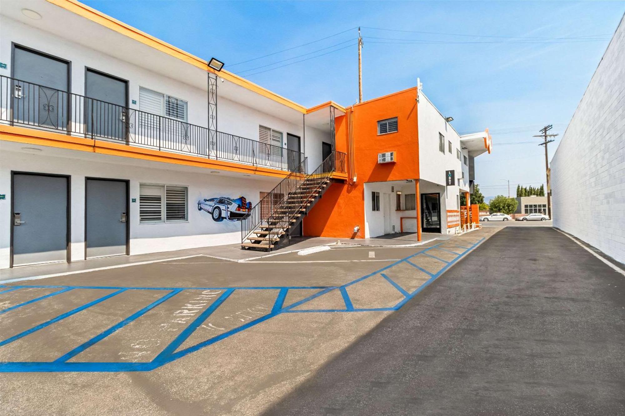 Rodeway Inn & Suites North Hollywood Burbank Airport - Universal Area Los Angeles Exterior foto